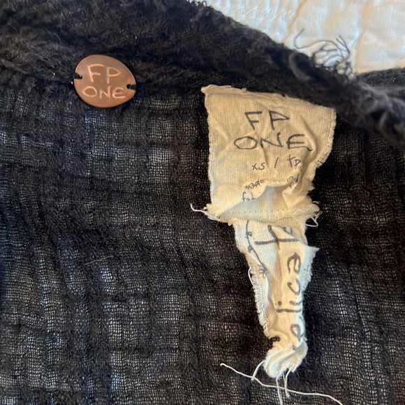 Free People One Delicate Black Cold Shoulder Top Size XS - Picture 4 of 6